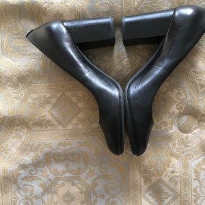 Michael Kors black pumps